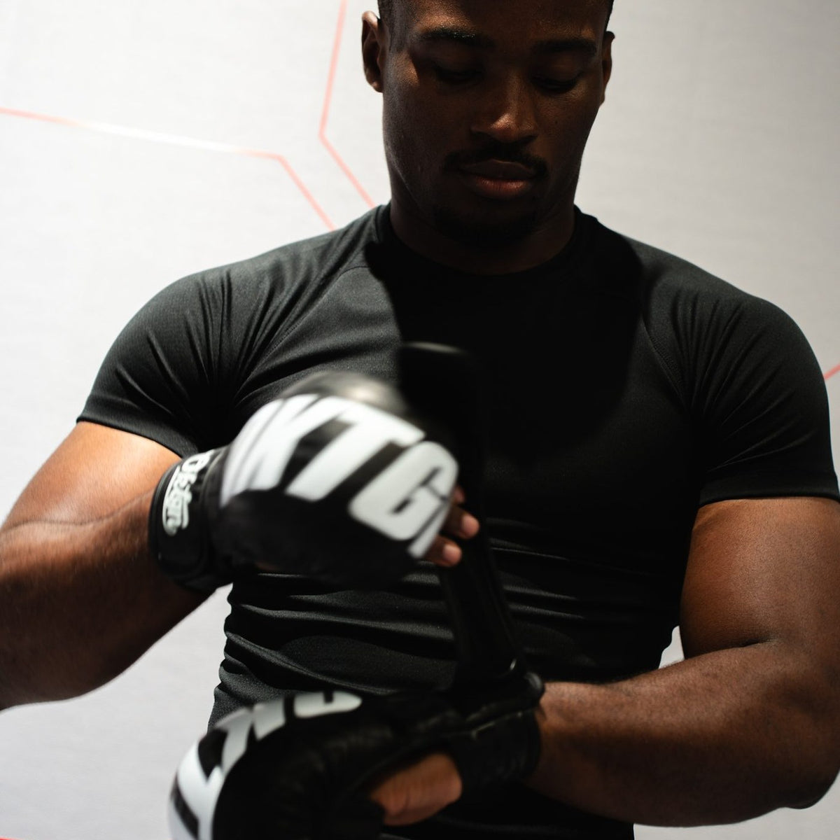 Sangle de poignet auto-agrippante des gants MMA OKTGN