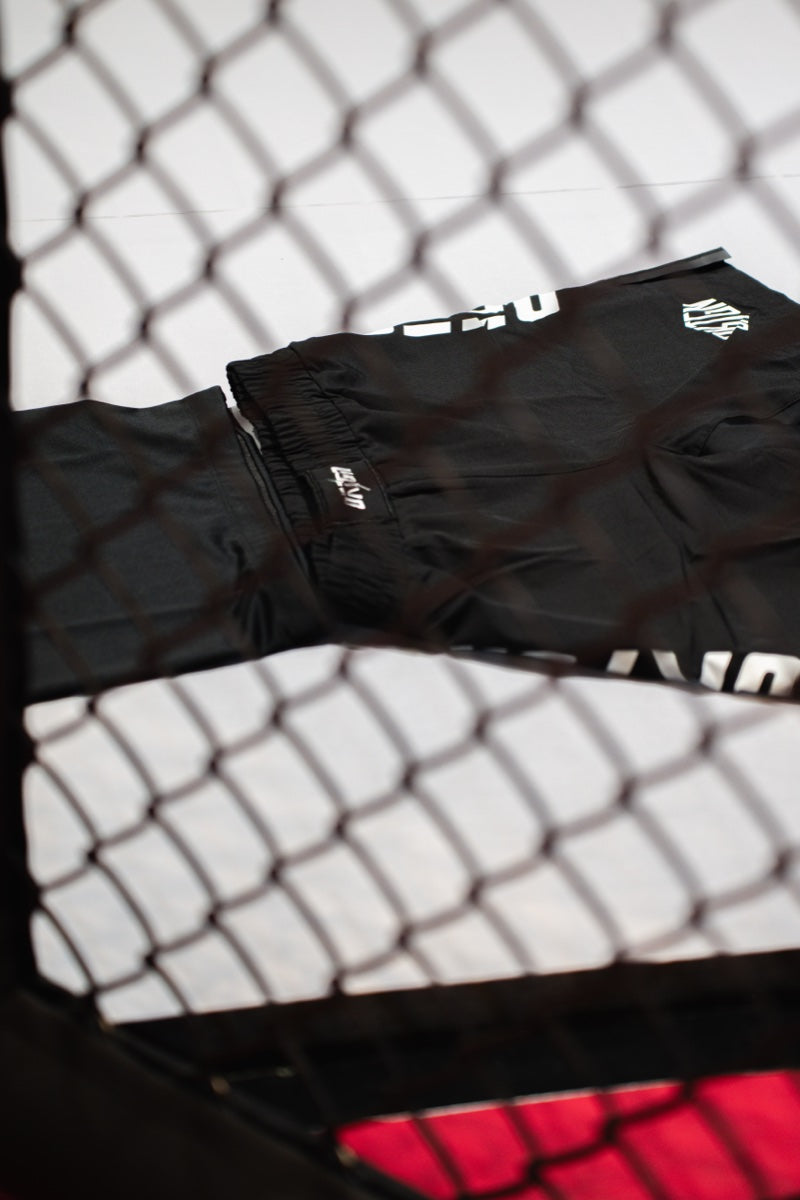 Détail du short Elite V2 noir au shooting